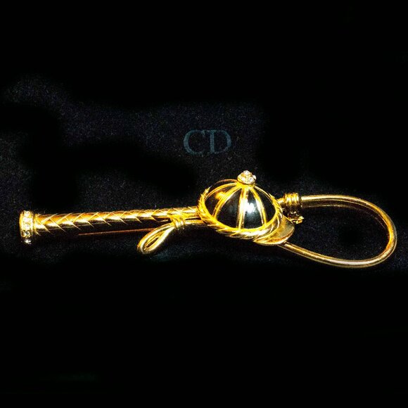 CHRISTIAN DIOR EQUESTRIAN CROP & CAP BROOCH - JOTDVB1 - Picture 1 of 8